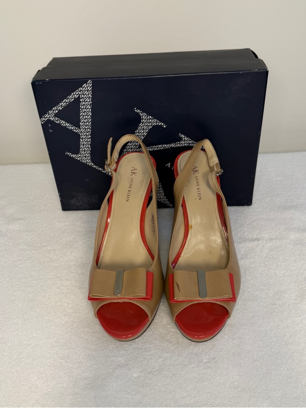 Anne Klein Tan and Orange Slingback Peep-Toe Heels with Bow Accent Size 8 - Picture 2 of 5